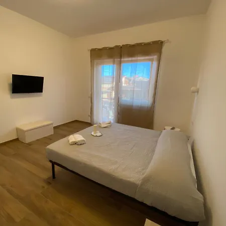 Viriamo House Roma アチリア